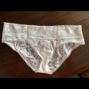 Victoria Secret NWT hipster/hiphugger panties